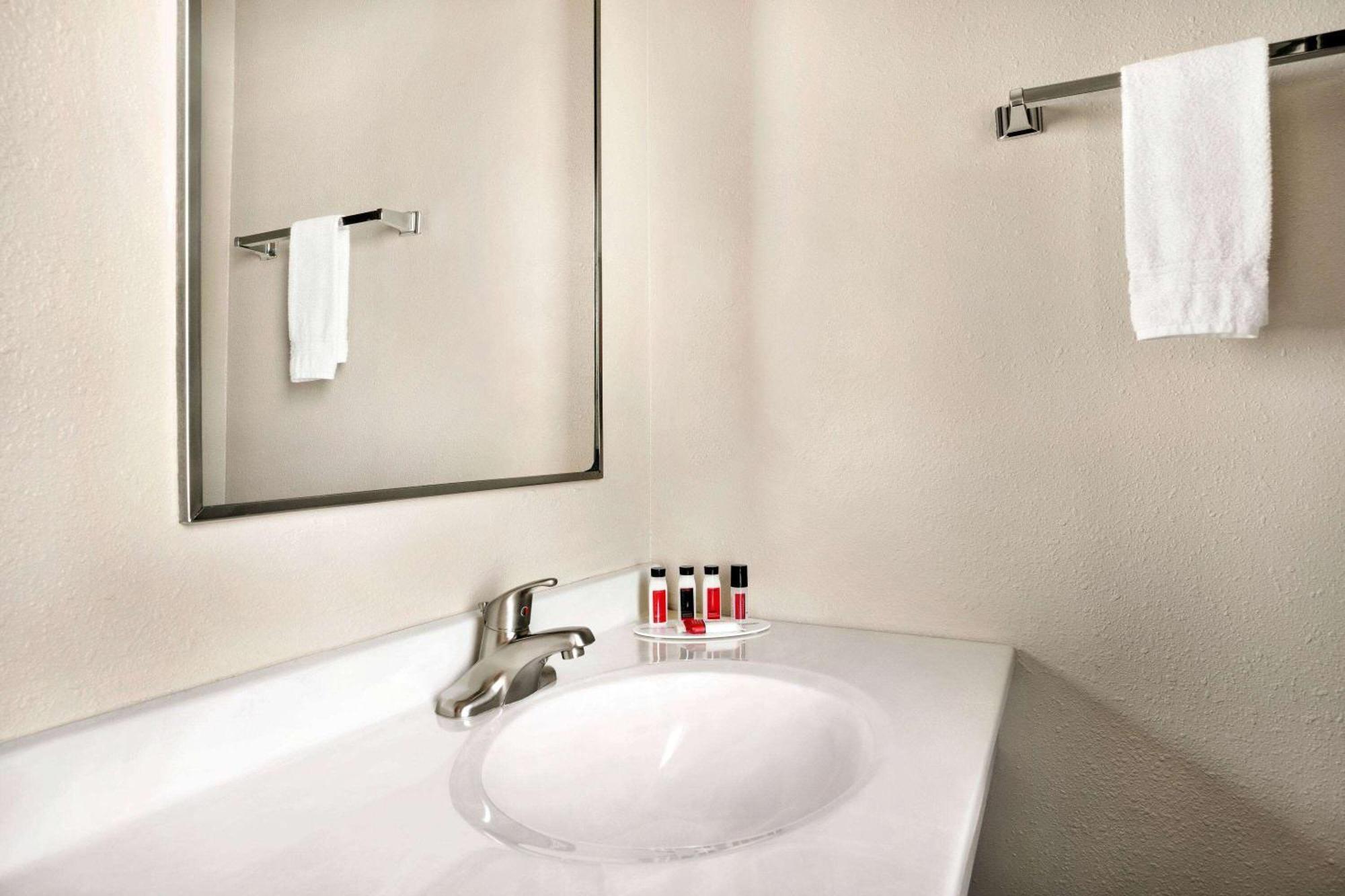 Travelodge By Wyndham Edgemont Εξωτερικό φωτογραφία
