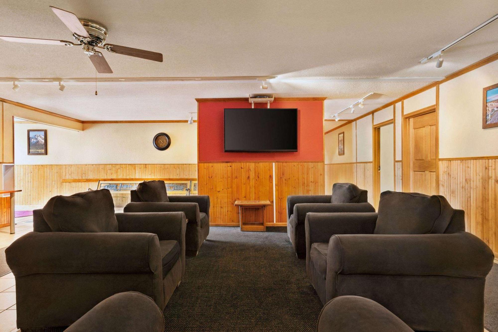 Travelodge By Wyndham Edgemont Εξωτερικό φωτογραφία